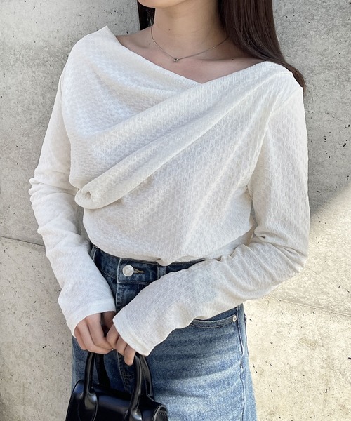 GeeRA(ジーラ)の「ジャガード素材ドレープカットソー(Tシャツ/カットソー・レディース・ブラック/オフホワイト・X-LARGE/LARGE/MEDIUM)」の5枚目の写真