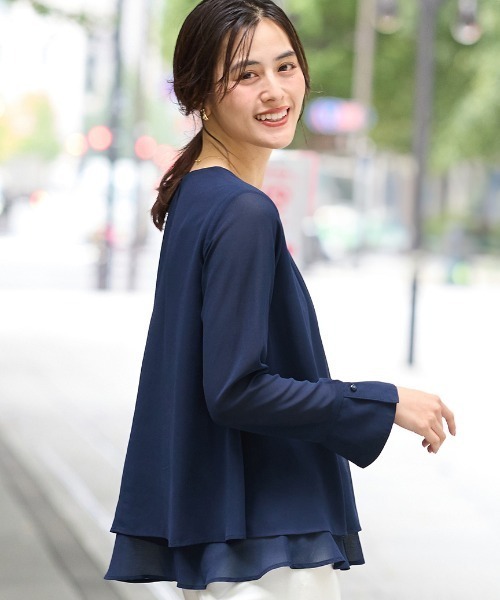 Viola e Viola（ヴィオラエヴィオラ）の「裾フレア裏地付きシフォンブラウス（シャツ/ブラウス・レディース・ネイビー/ホワイト・M/L/LL/3L）」の13枚目の写真