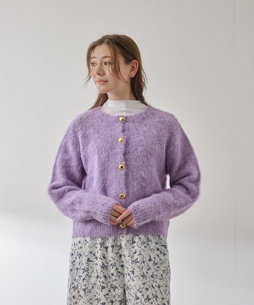 QUEENS COURT（クイーンズコート）の「ソフトシャギーキモウメタルボタンカーディガン（カーディガン/ボレロ・レディース・オフホワイト/ブラウン/パープル・M）」の6枚目の写真
