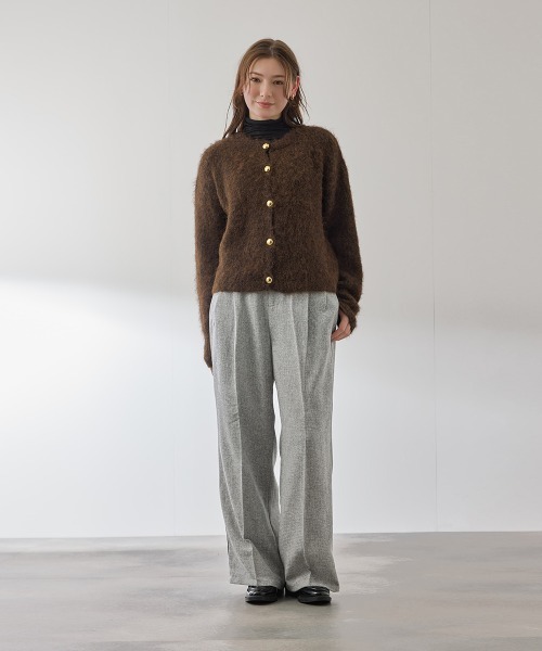 QUEENS COURT（クイーンズコート）の「ソフトシャギーキモウメタルボタンカーディガン（カーディガン/ボレロ・レディース・オフホワイト/ブラウン/パープル・M）」の13枚目の写真