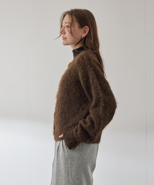 QUEENS COURT（クイーンズコート）の「ソフトシャギーキモウメタルボタンカーディガン（カーディガン/ボレロ・レディース・オフホワイト/ブラウン/パープル・M）」の11枚目の写真