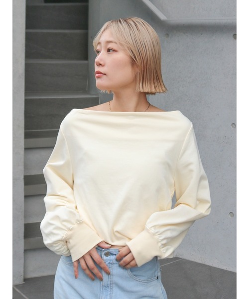 Ungrid(アングリッド)の「タックオフショルスウェット(Tシャツ/カットソー・レディース・オフホワイト/ライトグレー/グリーン・FREE)」の2枚目の写真