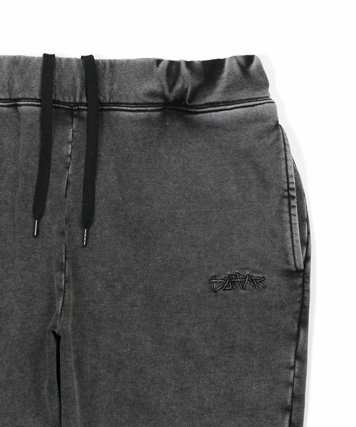 The DUFFER of ST.GEORGE（ザダファーオブセントジョージ）の「【WEB限定アイテム】PIGMENT-DYE REGULAR FIT SWEAT PANTS：ピグメント加工 レギュラーフィット スウェットパンツ（スウェットパンツ・メンズ・ブラック/ネイビー・SMALL/MEDIUM/LARGE/X-LARGE）」の11枚目の写真