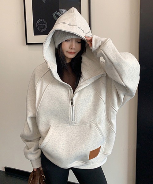 Dalfwin(ダールフィン)の「韓国ファッション RICECAKEフードロゴハーフジップフーディ(パーカー・レディース・ブラック/グレー・FREE)」の21枚目の写真