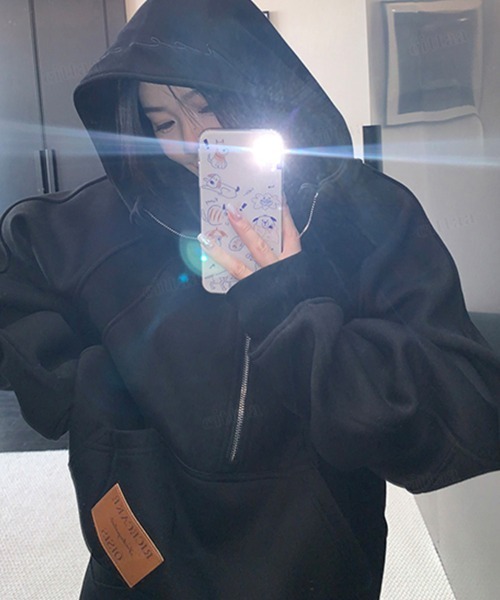 Dalfwin(ダールフィン)の「韓国ファッション RICECAKEフードロゴハーフジップフーディ(パーカー・レディース・ブラック/グレー・FREE)」の12枚目の写真