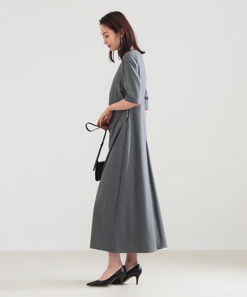 Demi-Luxe BEAMS（デミルクス ビームス）の「アシンメトリー タック バイアス ワンピース（ワンピース・レディース・グレー/ブラック・36/38）」の4枚目の写真