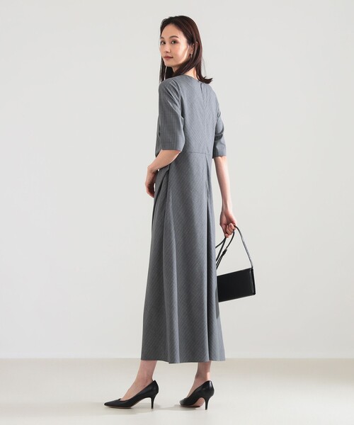 Demi-Luxe BEAMS（デミルクス ビームス）の「アシンメトリー タック バイアス ワンピース（ワンピース・レディース・グレー/ブラック・36/38）」の5枚目の写真