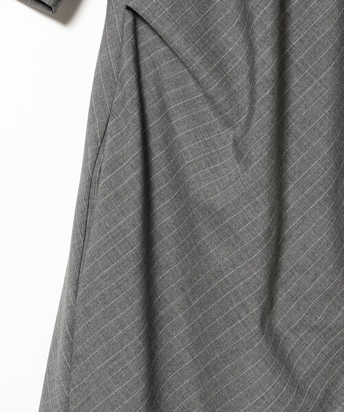 Demi-Luxe BEAMS（デミルクス ビームス）の「アシンメトリー タック バイアス ワンピース（ワンピース・レディース・グレー/ブラック・36/38）」の12枚目の写真