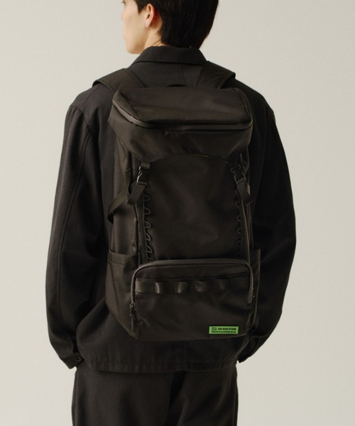 KiU(キウ)の「大容量マルチファンクショナル フラップバックパック 15インチPC対応(32L)(バックパック/リュック・メンズ・ブラック・FREE)」の2枚目の写真