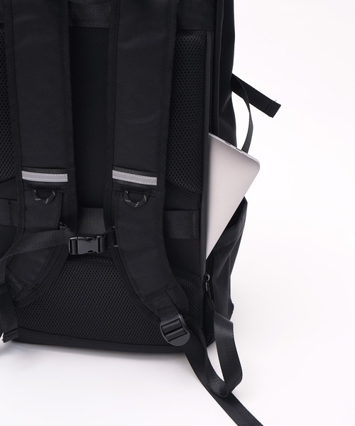 KiU(キウ)の「大容量マルチファンクショナル フラップバックパック 15インチPC対応(32L)(バックパック/リュック・メンズ・ブラック・FREE)」の8枚目の写真