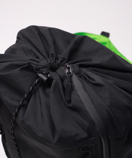 KiU(キウ)の「大容量マルチファンクショナル フラップバックパック 15インチPC対応(32L)(バックパック/リュック・メンズ・ブラック・FREE)」の14枚目の写真