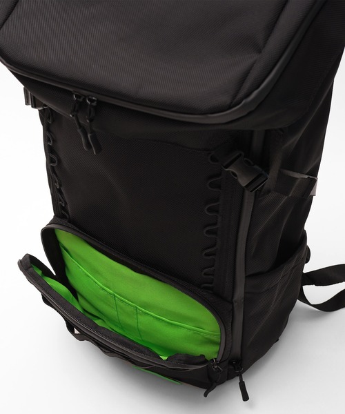 KiU(キウ)の「大容量マルチファンクショナル フラップバックパック 15インチPC対応(32L)(バックパック/リュック・メンズ・ブラック・FREE)」の19枚目の写真