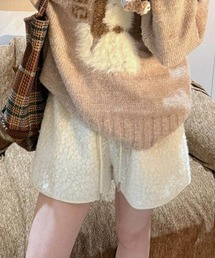 おうち時間もお出かけも心地よく包む冬のボアショートパンツ