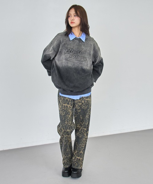 ANAP（アナップ）の「ウォッシュ加工 グラデーション エンボスロゴ スウェット プルオーバー（スウェット・レディース・ブラック/ピンク・F）」の5枚目の写真