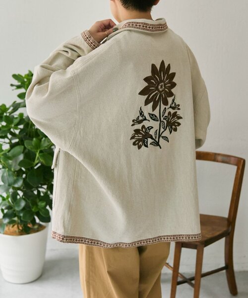 ear PAPILLONNER(イアパピヨネ)の「花柄刺しゅうジャケット【SUM1 STYLE】(その他アウター・レディース・グレイッシュベージュ・FREE)」の14枚目の写真