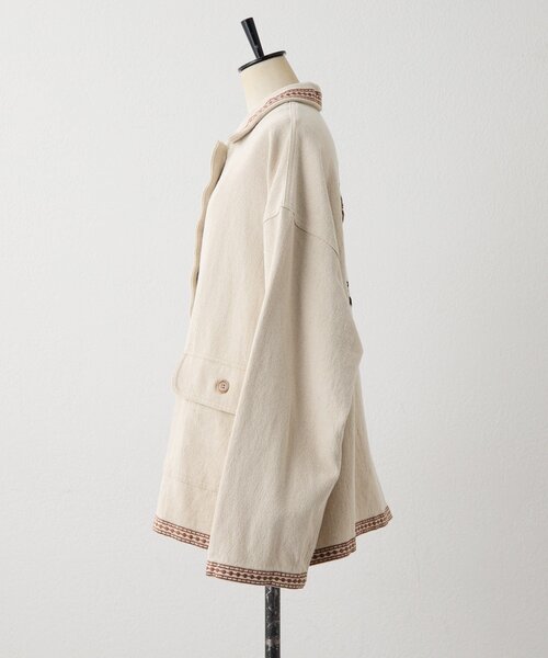 ear PAPILLONNER(イアパピヨネ)の「花柄刺しゅうジャケット【SUM1 STYLE】(その他アウター・レディース・グレイッシュベージュ・FREE)」の9枚目の写真