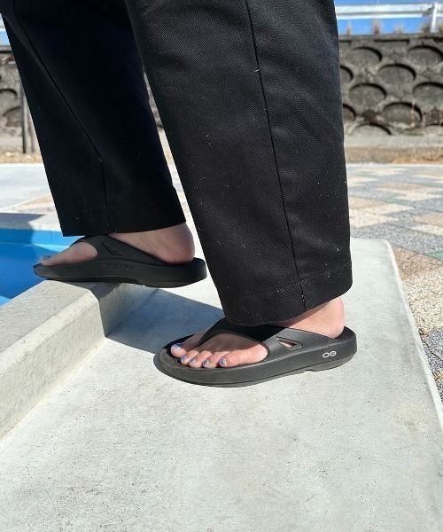 OOFOS（ウーフォス）の「[OOFOS/ウーフォス] OORIGINAL リカバリーサンダル（サンダル・レディース・ベージュ/グレー/ブラック/ブルー・3/4/5/6/7/8/9/10）」の11枚目の写真