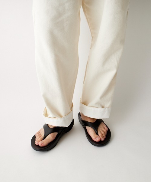 OOFOS（ウーフォス）の「[OOFOS/ウーフォス] OORIGINAL リカバリーサンダル（サンダル・レディース・ベージュ/グレー/ブラック/ブルー・3/4/5/6/7/8/9/10）」の12枚目の写真