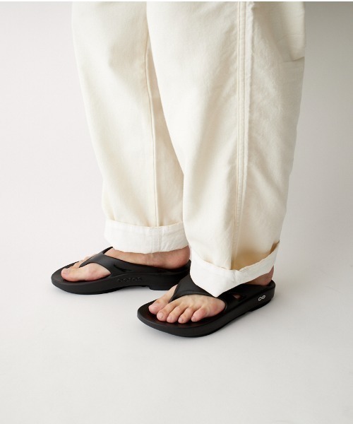 OOFOS（ウーフォス）の「[OOFOS/ウーフォス] OORIGINAL リカバリーサンダル（サンダル・レディース・ベージュ/グレー/ブラック/ブルー・3/4/5/6/7/8/9/10）」の13枚目の写真