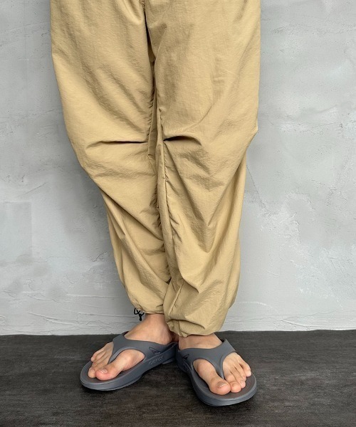 OOFOS（ウーフォス）の「[OOFOS/ウーフォス] OORIGINAL リカバリーサンダル（サンダル・レディース・ベージュ/グレー/ブラック/ブルー・3/4/5/6/7/8/9/10）」の18枚目の写真