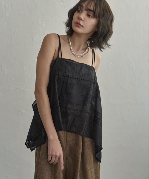 notch.(ノッチ)の「パッチワーク風刺繍キャミソール(キャミソール・レディース・オフホワイト/ブラック・M)」の2枚目の写真