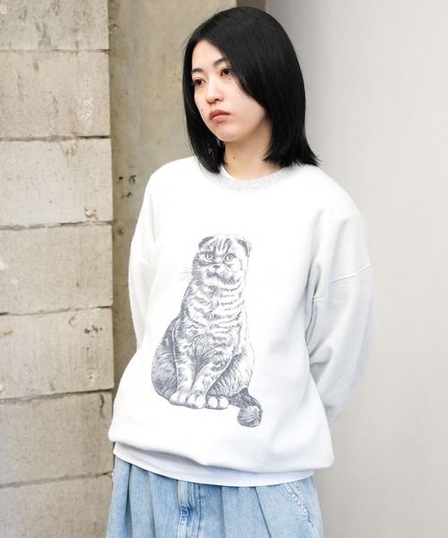 THRIFTY LOOK（スリフティールック）の「NHK「星野源と松重豊のおともだち」星野源様着用 THRIFTY LOOK / スリフティールック OTHER SIZE PRINTED CAT SWEAT インサイドアウト 猫 スウェット（スウェット・メンズ・パープル/ホワイト/ブラック・LARGE/X-LARGE/MEDIUM/SMALL）」の2枚目の写真