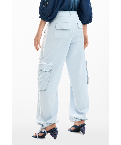 Desigual(デシグアル)の「ライトブルーカーゴバルーンパンツ(その他パンツ・レディース・ブルー・XS/S/M/L/XL)」の5枚目の写真