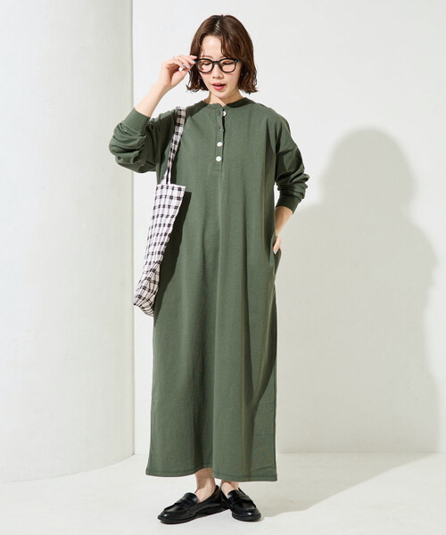 FREAK'S STORE(フリークスストア)の「限定展開 USA コットン ヘンリーネック ロング スリーブ ワンピース(ワンピース・レディース・ベージュ/ブルー/オフホワイト/オリーブ/ブラック/レッド/ネイビー・SMALL/MEDIUM)」の5枚目の写真