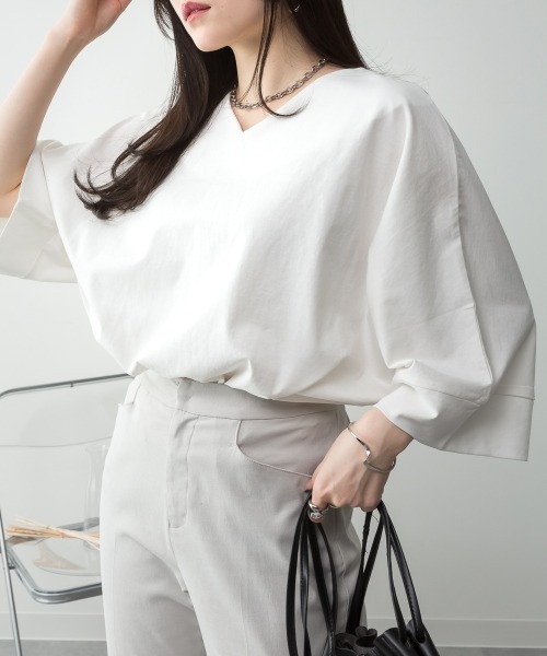 aity(アイティ)の「M-5L Vネック7分袖ドルマンカットソー 夏服(Tシャツ/カットソー・レディース・グレイッシュベージュ/ブラック/ミント/オフホワイト/チャコールグレー・4L~5L/LL~3L/M~L)」の2枚目の写真