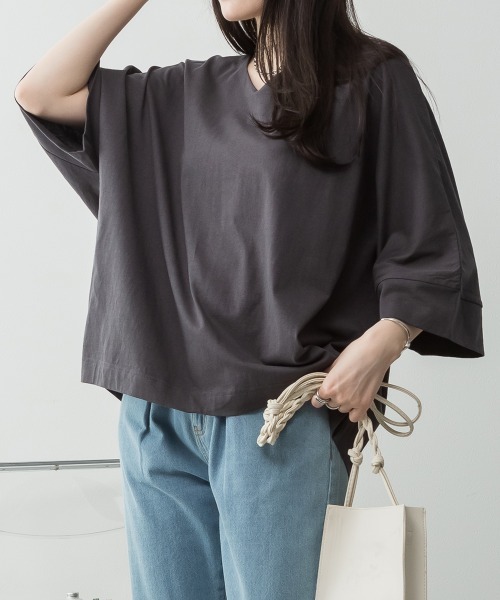 aity(アイティ)の「M-5L Vネック7分袖ドルマンカットソー 夏服(Tシャツ/カットソー・レディース・グレイッシュベージュ/ブラック/ミント/オフホワイト/チャコールグレー・4L~5L/LL~3L/M~L)」の1枚目の写真