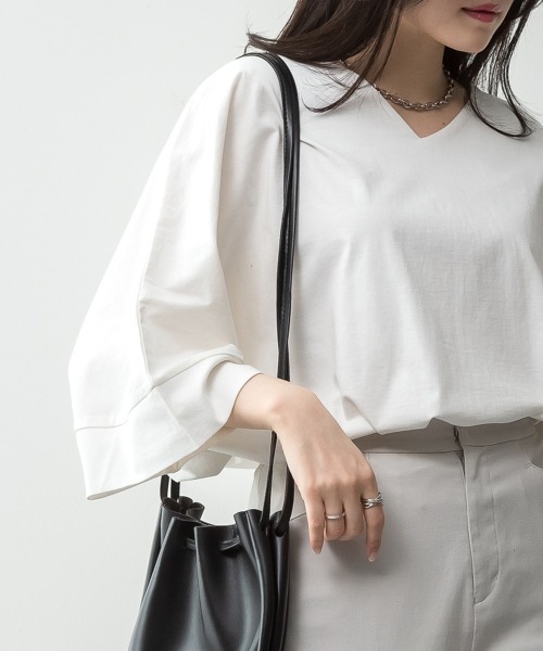 aity(アイティ)の「M-5L Vネック7分袖ドルマンカットソー 夏服(Tシャツ/カットソー・レディース・グレイッシュベージュ/ブラック/ミント/オフホワイト/チャコールグレー・4L~5L/LL~3L/M~L)」の6枚目の写真