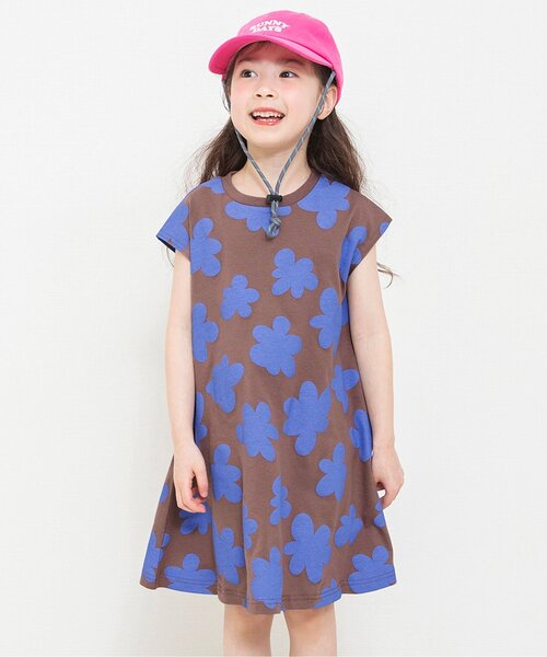 BREEZE(ブリーズ)の「【リンク/WEB限定】レトロ総柄フレアワンピース(ワンピース・キッズ・サーモンピンク/ブラウン/オレンジ/ブラック/オフホワイト・100/90/140/130/120/110)」の4枚目の写真