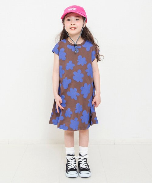 BREEZE(ブリーズ)の「【リンク/WEB限定】レトロ総柄フレアワンピース(ワンピース・キッズ・サーモンピンク/ブラウン/オレンジ/ブラック/オフホワイト・100/90/140/130/120/110)」の6枚目の写真