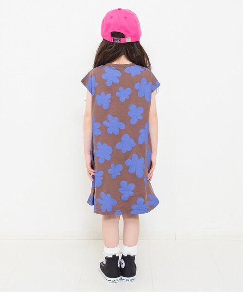 BREEZE(ブリーズ)の「【リンク/WEB限定】レトロ総柄フレアワンピース(ワンピース・キッズ・サーモンピンク/ブラウン/オレンジ/ブラック/オフホワイト・100/90/140/130/120/110)」の7枚目の写真