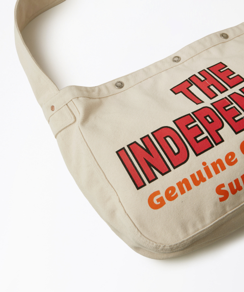 OUTSTANDING（アウトスタンディング）の「NEWSPAPER BAG(INDEPENDENT)_ECRU（メッセンジャーバッグ・メンズ・その他・FREE）」の3枚目の写真