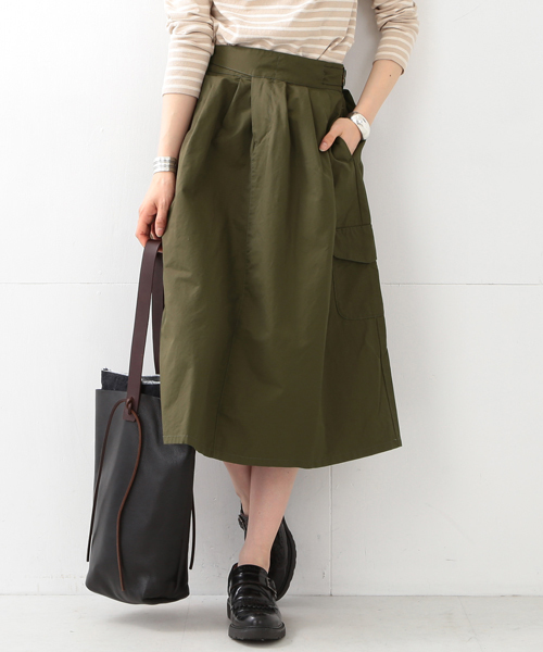 BEAMS BOY（ビームスボーイ）の「【FUDGE5月号掲載】BEAMS BOY / ポプリン グルカ ミドル（スカート・レディース・オリーブ/ネイビー・ONE SIZE）」の2枚目の写真