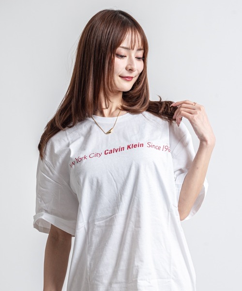 Calvin Klein(カルバン・クライン)の「【CALVIN KLEIN】ロゴTシャツ 半袖 シンプル クルーネック(Tシャツ/カットソー・メンズ・ホワイト・LARGE/X-LARGE/XX-LARGE)」の6枚目の写真