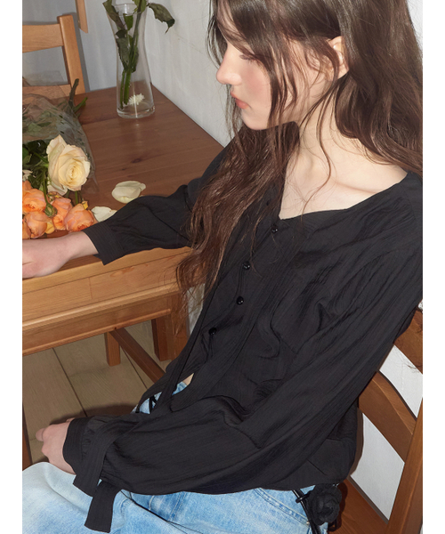 ETMON(エトモン)の「Tie Pintuck Blouse, Black(シャツ/ブラウス・レディース・その他・SMALL/MEDIUM)」の1枚目の写真