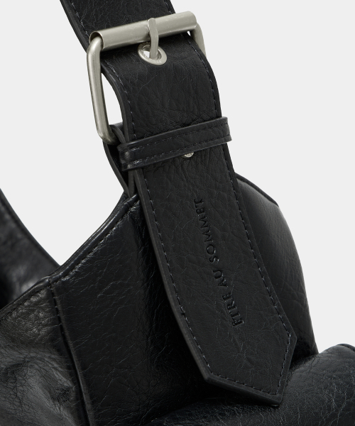 ETRE AU SOMMET（エトレオソメ）の「Strap Belt Eyelet Cross Big Bag (Black)（ショルダーバッグ・レディース・その他・FREE）」の6枚目の写真