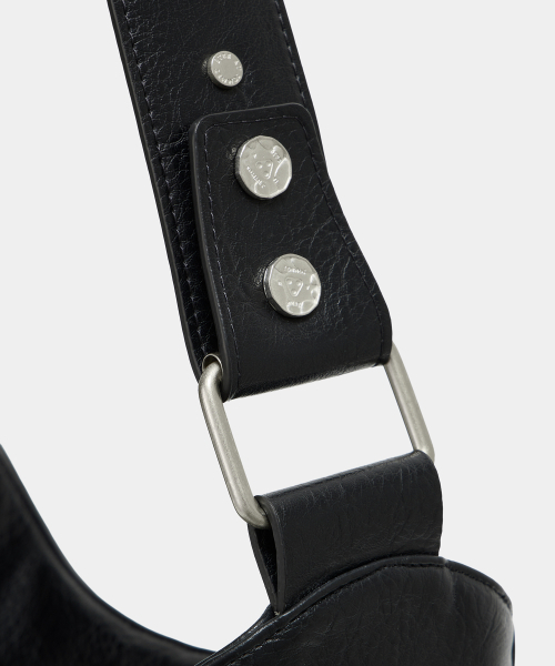 ETRE AU SOMMET（エトレオソメ）の「Strap Belt Eyelet Cross Big Bag (Black)（ショルダーバッグ・レディース・その他・FREE）」の10枚目の写真