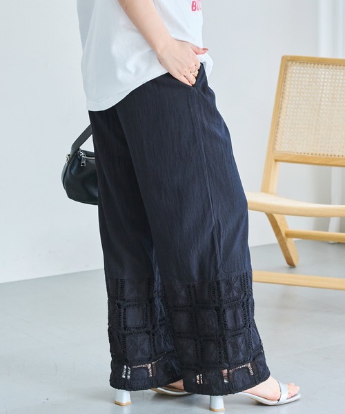 LAVEANGE(ラビアンジェ)の「スクエア刺繍レース切替ワイドパンツ|レースで魅せる大人の抜け感スタイル/イージーパンツ/ポケット付き/ウエストゴム/体型カバー(その他パンツ・レディース・オフホワイト/ブラック・LL/4L/3L/M/5L)」の8枚目の写真