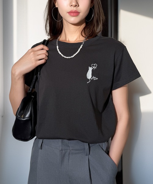 Candlestick(キャンドルスティック)の「ワンポイント キャット 刺繍 コンパクトTシャツ(Tシャツ/カットソー・レディース・ホワイト/ブラック/スミクロ・FREE)」の4枚目の写真