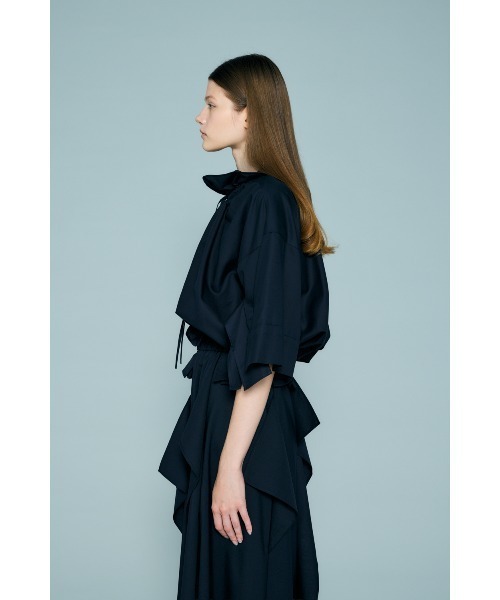 ENFOLD(エンフォルド)の「HIGH-NECK BLOUSE(シャツ/ブラウス・レディース・ホワイト/ダークネイビー・38)」の3枚目の写真