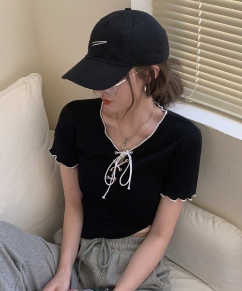 Alvia(アルビア)の「ネッククロスリボン半袖Tシャツ(Tシャツ/カットソー・レディース・ブラック/ホワイト・M)」の2枚目の写真