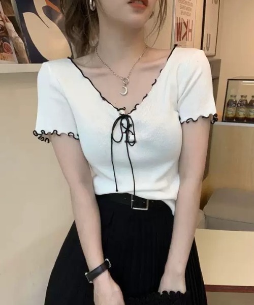 Alvia(アルビア)の「ネッククロスリボン半袖Tシャツ(Tシャツ/カットソー・レディース・ブラック/ホワイト・M)」の5枚目の写真