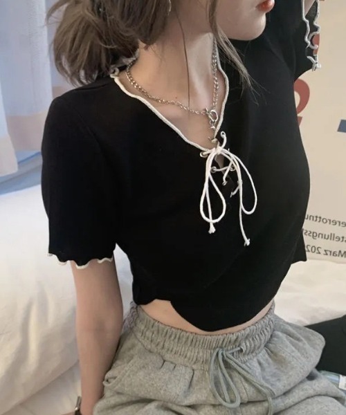 Alvia(アルビア)の「ネッククロスリボン半袖Tシャツ(Tシャツ/カットソー・レディース・ブラック/ホワイト・M)」の6枚目の写真