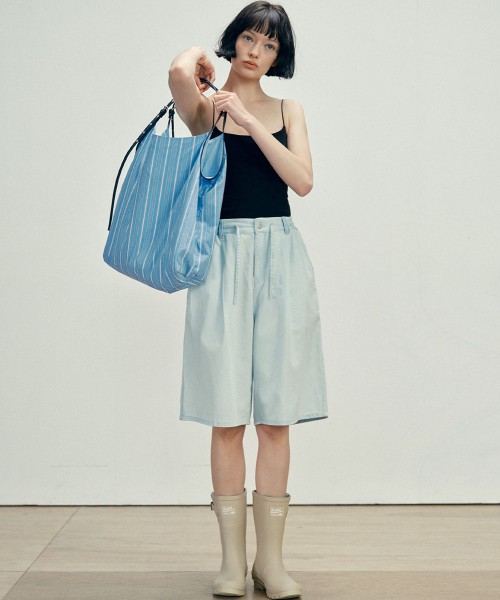 MALOUPE(マロップ)の「9205 超軽量 ワンタック ハーフ デニムパンツ (ライトインディゴ)(その他パンツ・レディース・ライトインディゴブルー・MEDIUM/SMALL)」の2枚目の写真