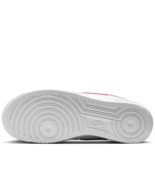 NIKE(ナイキ)の「ナイキ エア フォース 1 '07 エッセンシャル ウィメンズシューズ / Nike Air Force 1 '07 Essential Women's Shoes IO4226-105 White(スニーカー・レディース・ホワイト・26/25.5/22.5/22/25/24.5/24/23.5/23)」の2枚目の写真