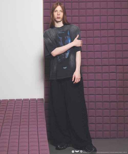 MAISON SPECIAL(メゾンスペシャル)の「《UNISEX》【MOVIE SERIES】「The Dark Knight」Prime-Over Crew Neck Short Sleeve T-Shirt/「ダークナイト」グラフィックプリントプライムオーバークルーネックTシャツ【MAISON SPECIAL/メゾンスペシャル】(Tシャツ/カットソー・メンズ・その他5/その他3/その他4/その他6/その他2/その他1・0/2/1)」の9枚目の写真