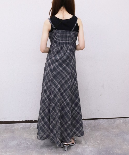 archives(アルシーヴ)の「【アシンメトリーデザインで差がつくワンピ】チェックシフォンドロストキャミワンピース(ワンピース・レディース・ネイビー/ブラック・MEDIUM)」の9枚目の写真